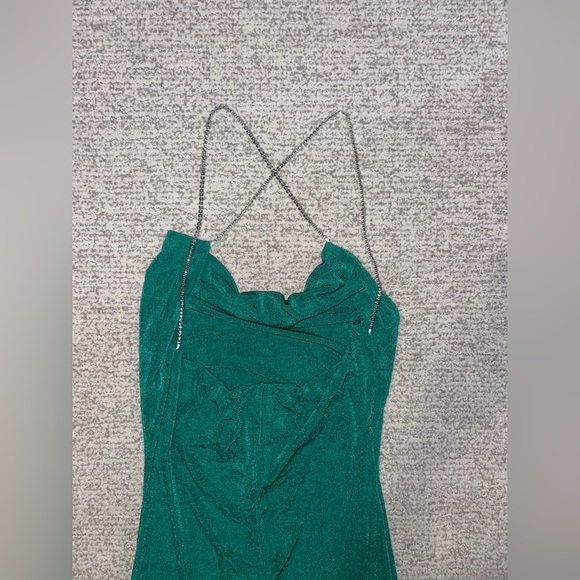 Pretty Little Thing maxi formal green dress. Size 4. Only worn once - Picture 6 of 8